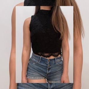 High neck lace crop top - M / Black